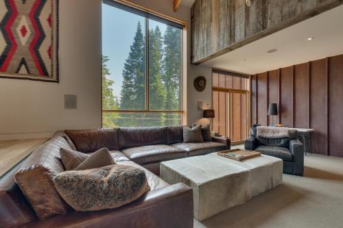 Mod Haus on the West Shore - Mountain Modern Home w Private Beach and Pier, Near Skiing