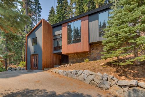 Mod Haus on the West Shore - Mountain Modern Home w Private Beach and Pier, Near Skiing photo 3
