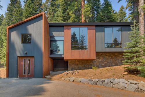 Mod Haus on the West Shore - Mountain Modern Home w Private Beach and Pier, Near Skiing