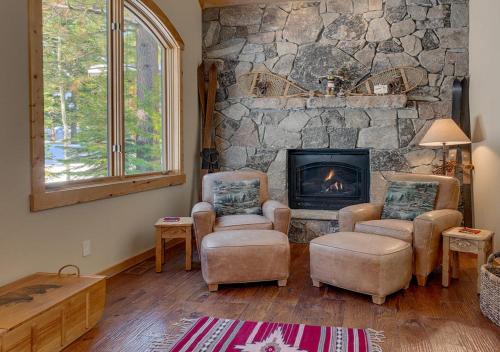 Tippy Canoe by Tahoe Getaways - 4BR West Shore w Private Hot Tub,, Sauna, EV & Walking Distance to Trailhead