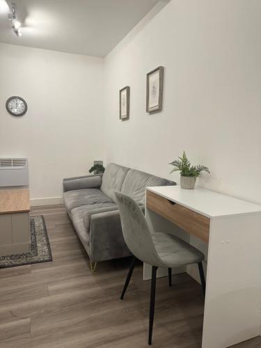 Flat in Luton Town Centre, Luton (photo 2)
