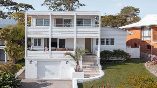 Instalaciones, Ocean Delight at Macmasters Beach in MacMasters Beach