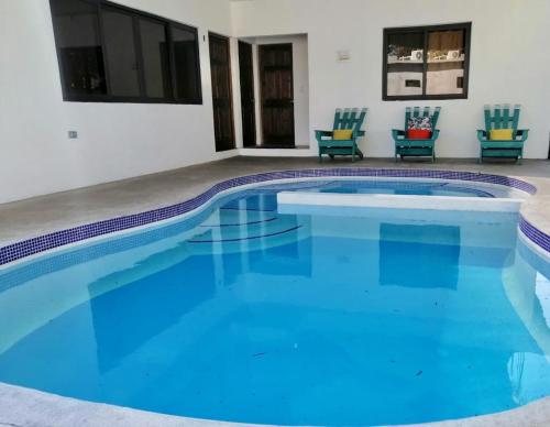 Salinas Beach House Monterrico Casa 2, con piscina privada