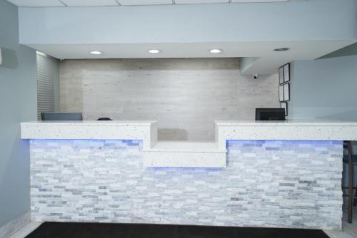 Red Carpet Inn & Suites - 숙소 외관