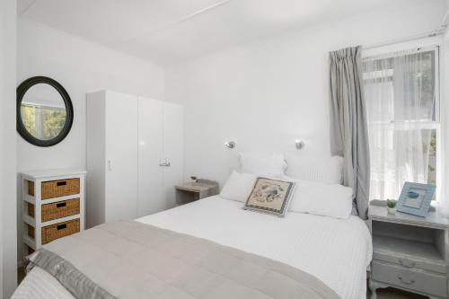 Lakeside Leisure - Lake Rotomā Holiday Home