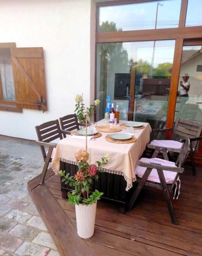 Lisbet Cottage near Katona József Színház