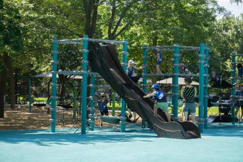 Playground, Smiling house! 2 chambres, accueillant et spacieux in Ahuntsic-Cartierville