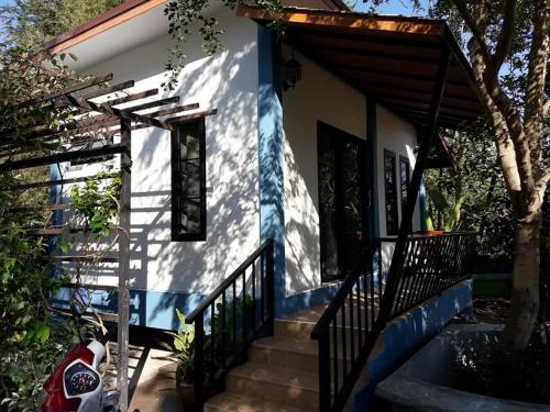 โรงแรมเพ็ญวิวรีสอร์ท Phenview resort in Phen