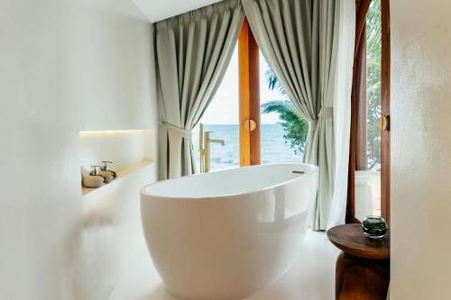 Suite with Sea View image 4