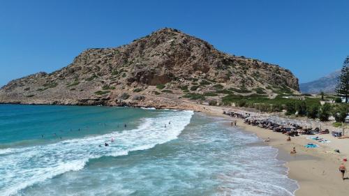 Royal Beach Hotel - image 9