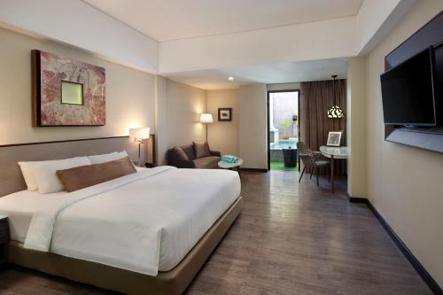 Deluxe King Room with Plunge Pool image 10