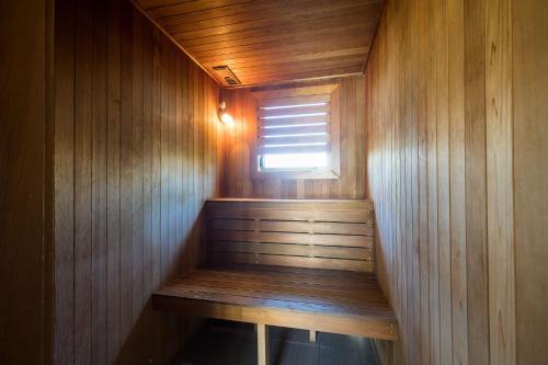 Resort-Style 2BR Alpine Apt | Pool Spa & Garage - image 4