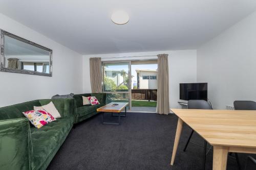 Apartment with Garden View