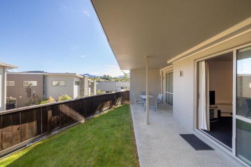 Apartment with Garden View image 9