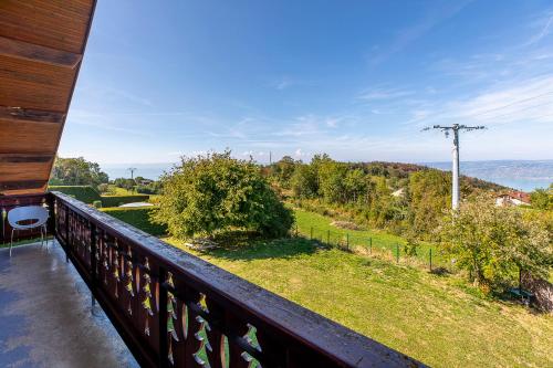 Onlymyflats - Into the Woods in Thollon-les-Memises