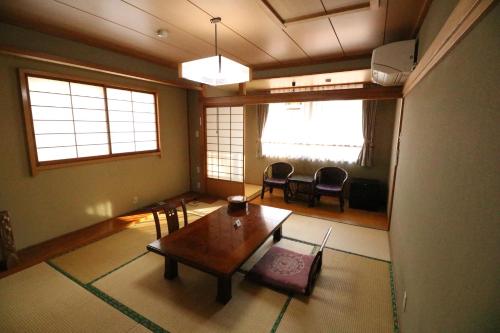 若水荘ダブルルーム（共用バスルーム）