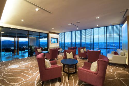 Shared lounge/TV area, Impiana Hotel Senai near Asam Pedas Jb