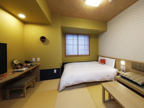 Double Room image 3