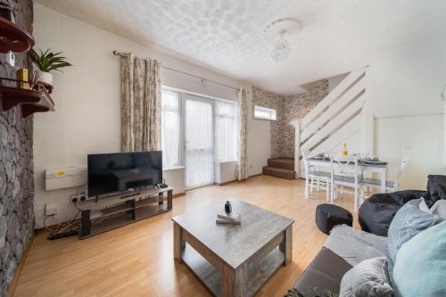 Livestay-Affordable 2-Bed House in Luton