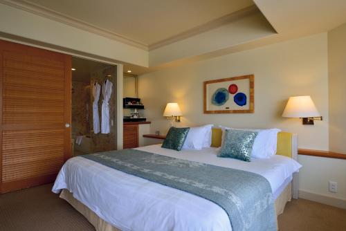 Club King Room with Lounge Access - Non-Smoking image 1