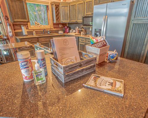 Three Homes- Smoke Rise Lodge and Barn Poppys Plc in Dandridge, USA