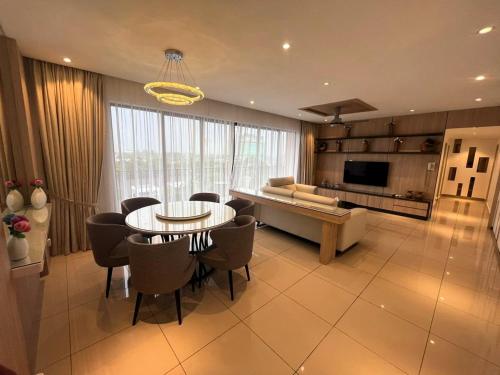 Amansuri Residences - 4 plus 1 Bedrooms Condo