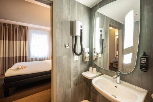Double Room - Disability Access image 4