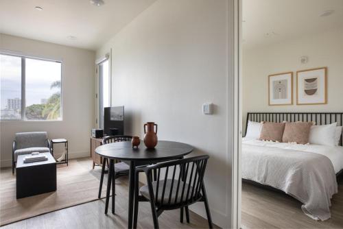 North Park 1br w rooftop wd nr bars shops SAN-33 in San Diego, USA