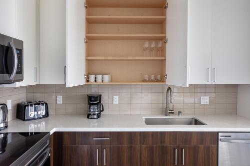 North Park 1br w rooftop wd nr bars shops SAN-33 in San Diego, USA