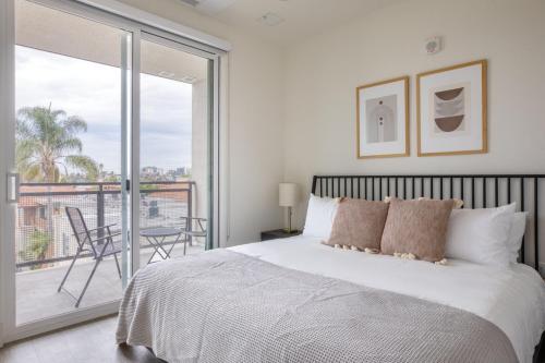 North Park 1br w rooftop wd nr bars shops SAN-33 in San Diego, USA