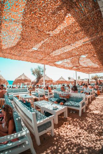 Bar/ Salón, Paradise Beach Resort in Mykonos