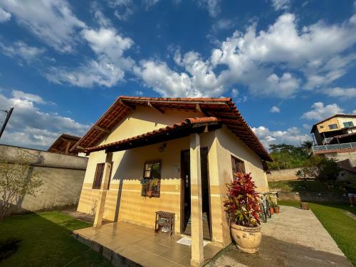 Espaço familiar com piscina em Penedo