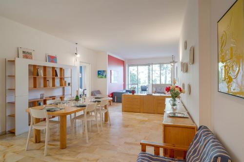 GuestHost - Sanremo Seaside Dream! Roomy Vacation Apartment, Сан-Ремо (фото 6)