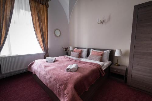 2 twin beds