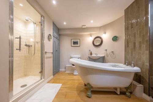 Vannas istaba, A fairy-tale luxurious cottage - The Tea Caddy in Layham