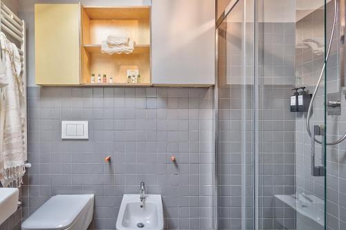One-Bedroom Apartment image 10