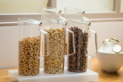 Sweet Home Hotel - image 12