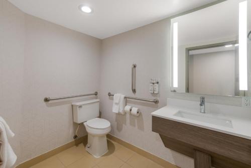 Holiday Inn Express Hotels- Hampton an IHG Hotel - image 14