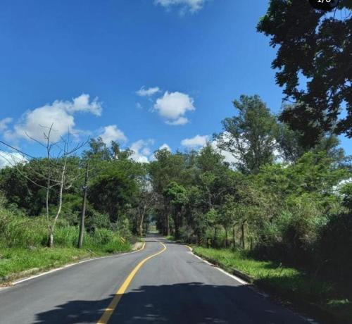 Espaço familiar com piscina em Penedo