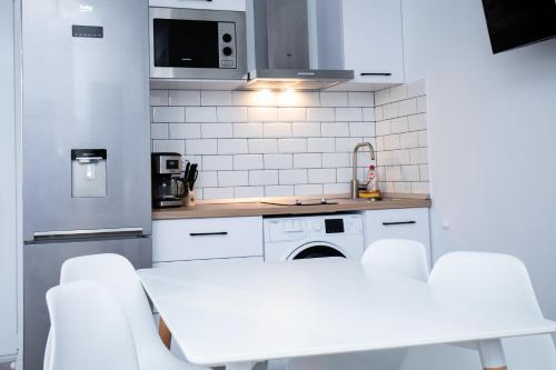Large Studio - Balcony - Spa and Gym in Building - Free Parking, Sinaia (foto 4)