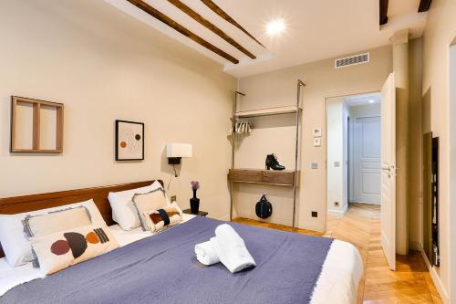 Urban Flat 73 - Luxury Parisian Flat near Les Halles Rivoli - image 2