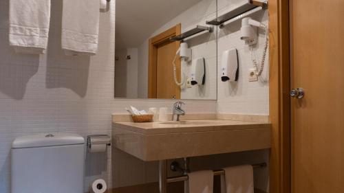 2 bedrooms, 5 beds