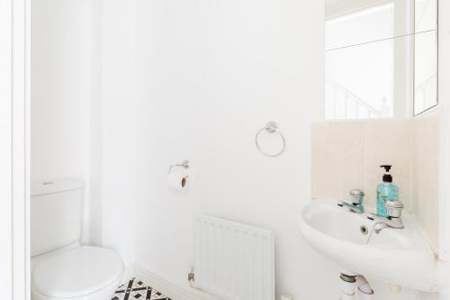 Anchor House - image 2