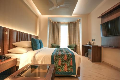 Guestroom, Hotel Rj - Managed by AHG in Greater Noida