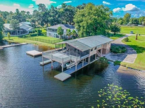 Lake House Retreat in Auburndale (FL)
