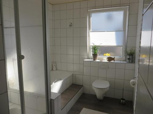 Bathroom, Ferienwohnung Familie Buchner in Grossheubach