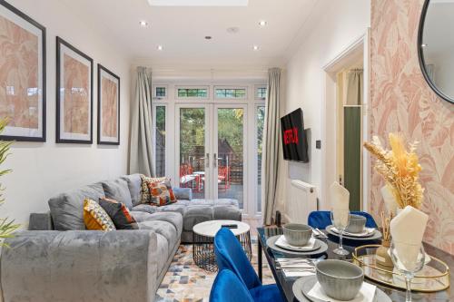Gorgeous 3-bedroom in London - Sleeps 8, Лондон