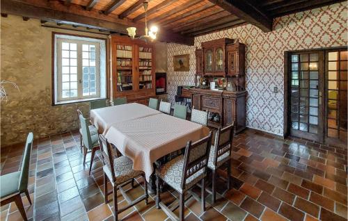 4 Bedroom Amazing Home In Conchez-de-barn