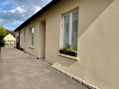 Exterior view, Cotswold Hare in Cirencester