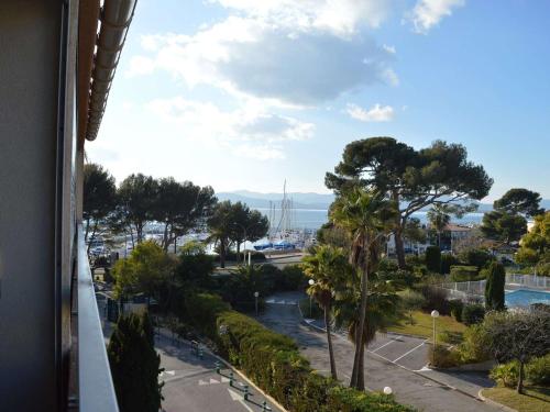 Studio cabine a St-Raphael avec terrasse et parking, a 100m de la plage - FR-1-226A-23 near Camino